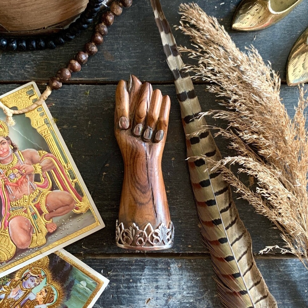 19TH CENTURY SOLID CARVED ROSEWOOD MANO FIGAS FIST PENDANT